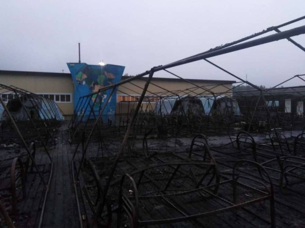 Из 26 палаток 20 сгорели полностью, шесть пострадали