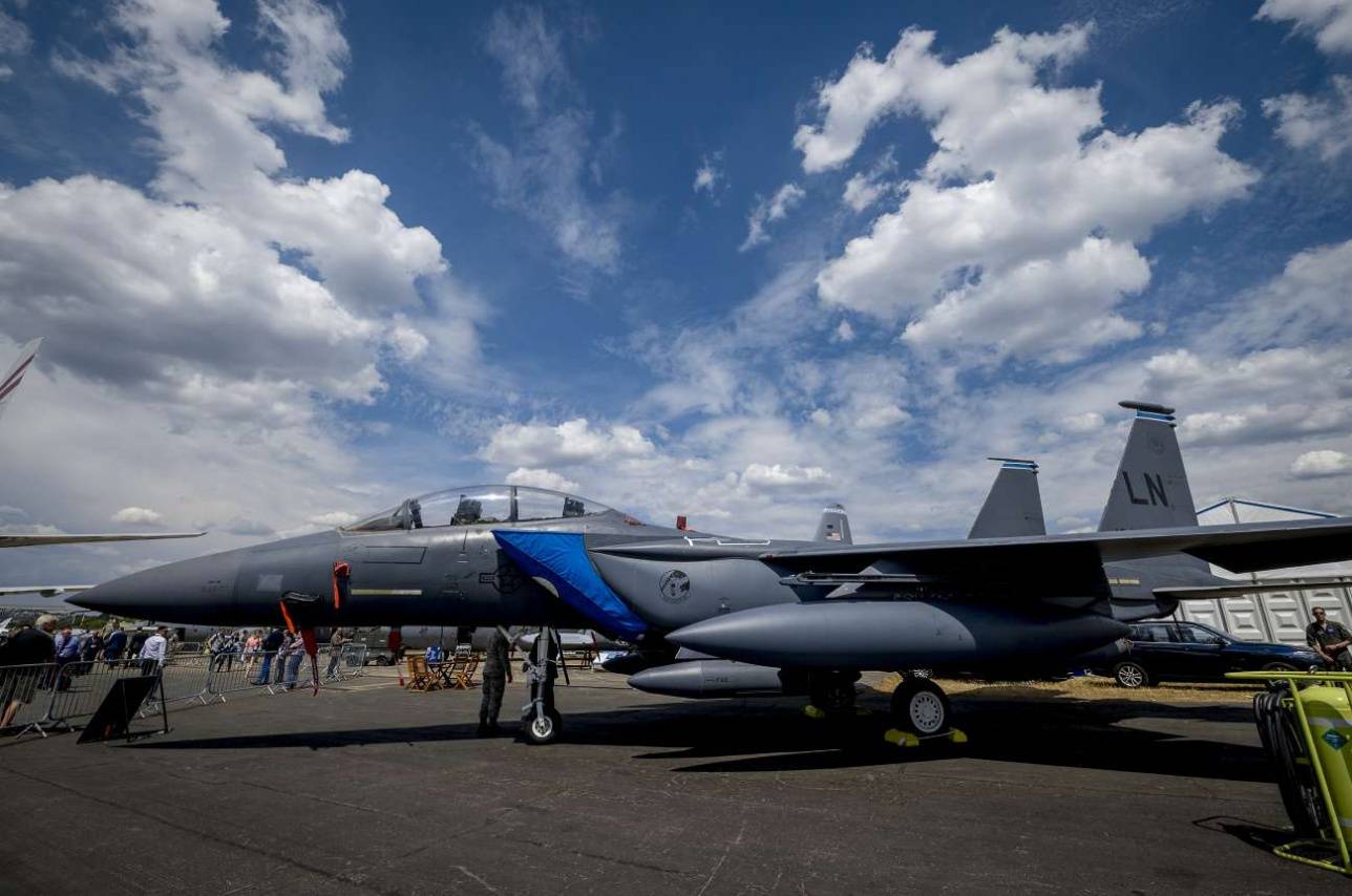 F-15E Strike Eagle из 492-й истребительной эскадрильи 48-го истребительного крыла ВВС Великобритании на авиасалоне "Фарнборо-2018"