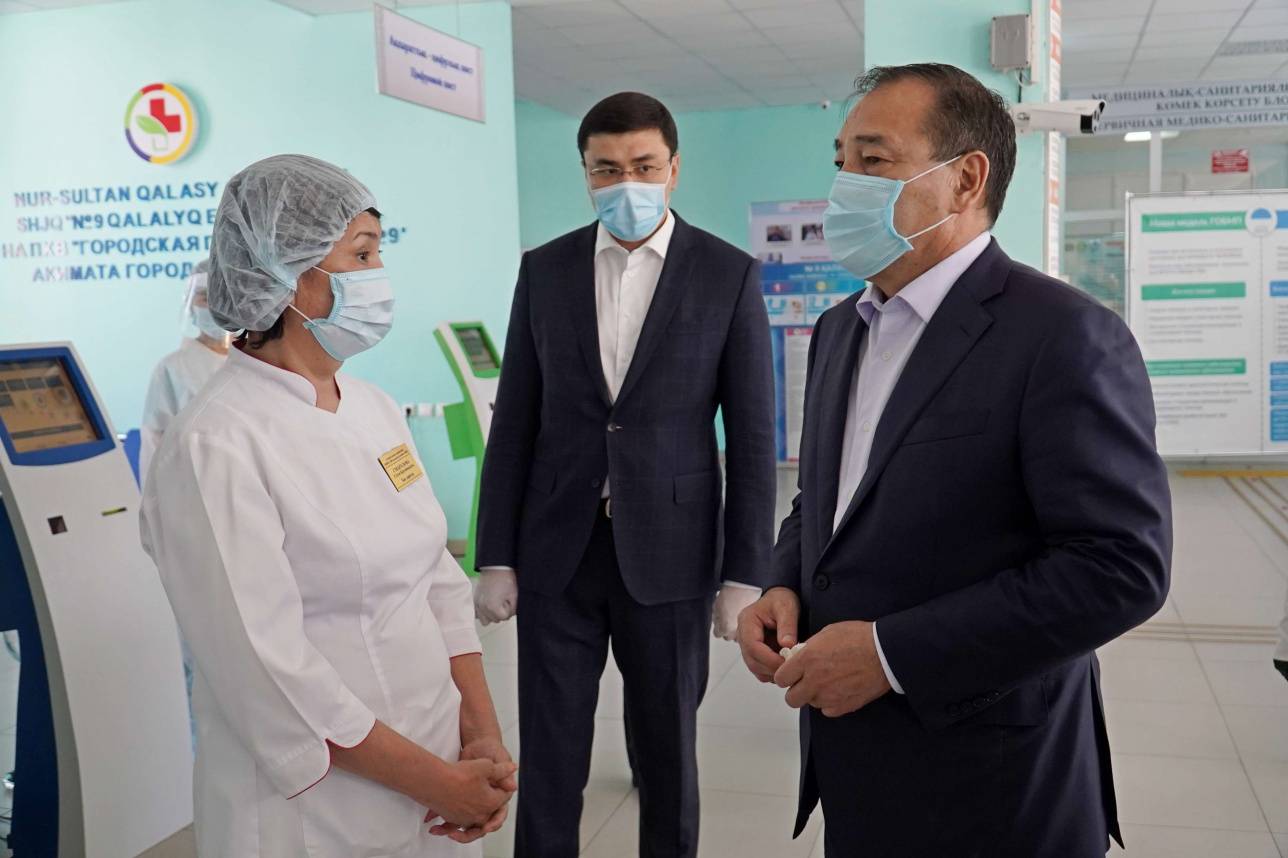Ералы Тугжанов посетил медучреждения столицы