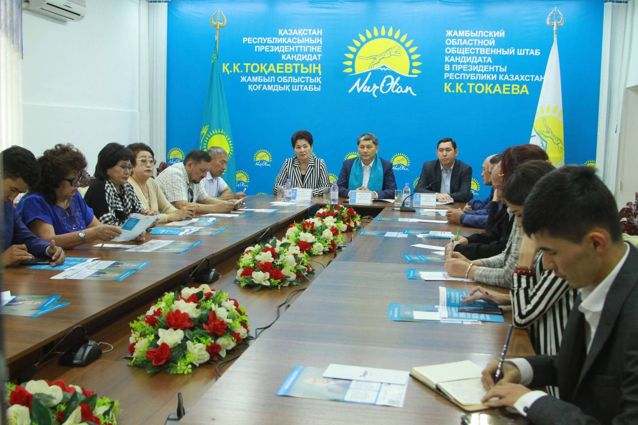 Доверенные лица Токаева встретились с бизнесменами в нескольких регионах