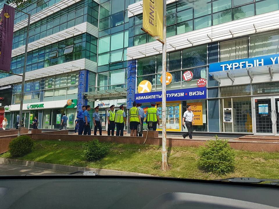 Звонок о бомбе поступил в 13.58