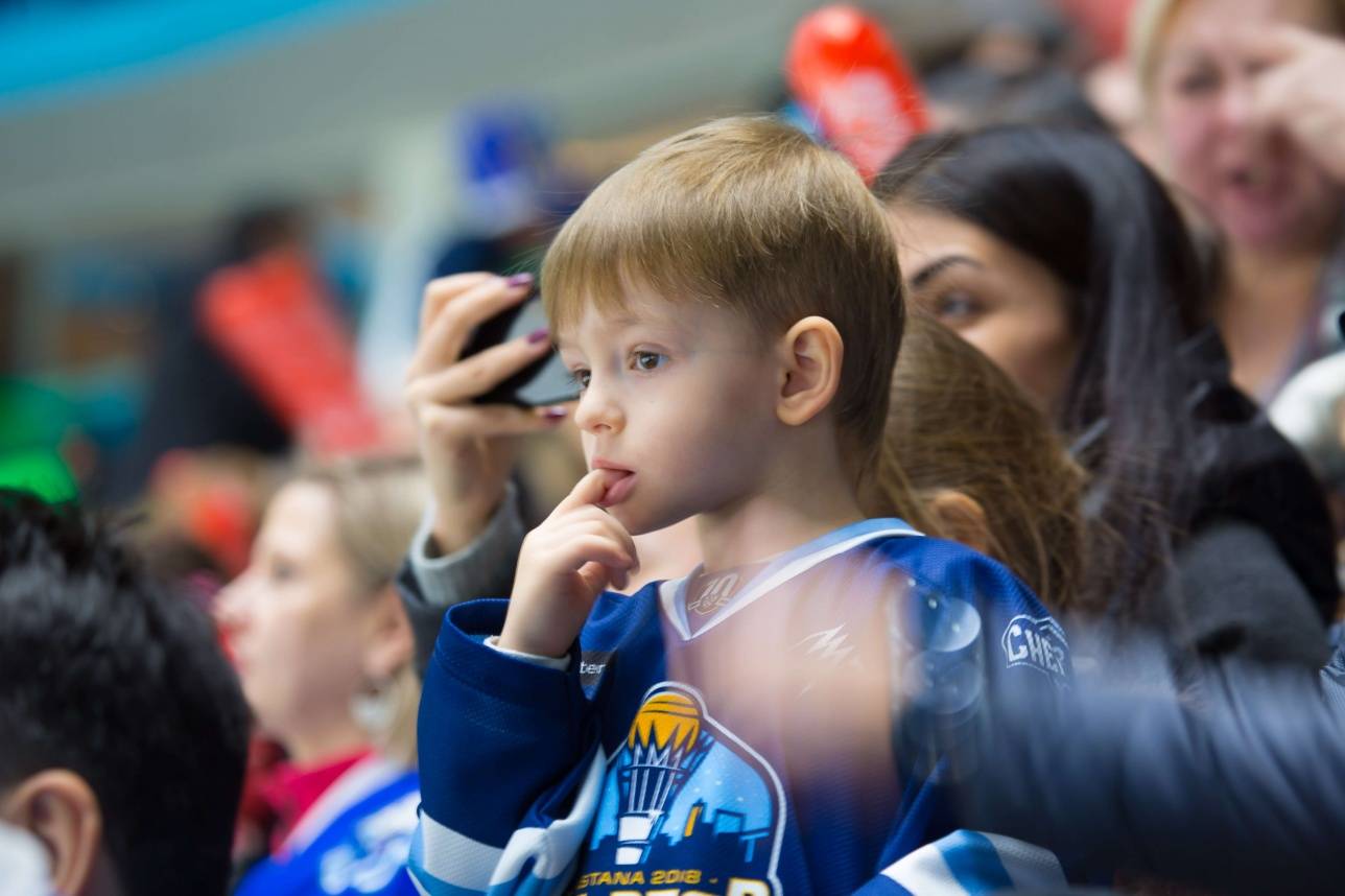 Особенно много было хоккейных фанатов в возрасте 6+