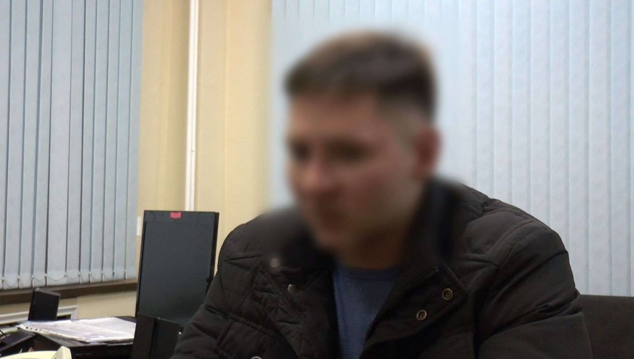 Один из задержанных расклейщиков плакатов