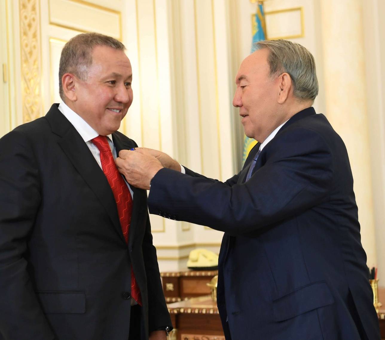 Нурсултан Назарбаев наградил Нурлана Смагулова орденом "Барыс" II степени