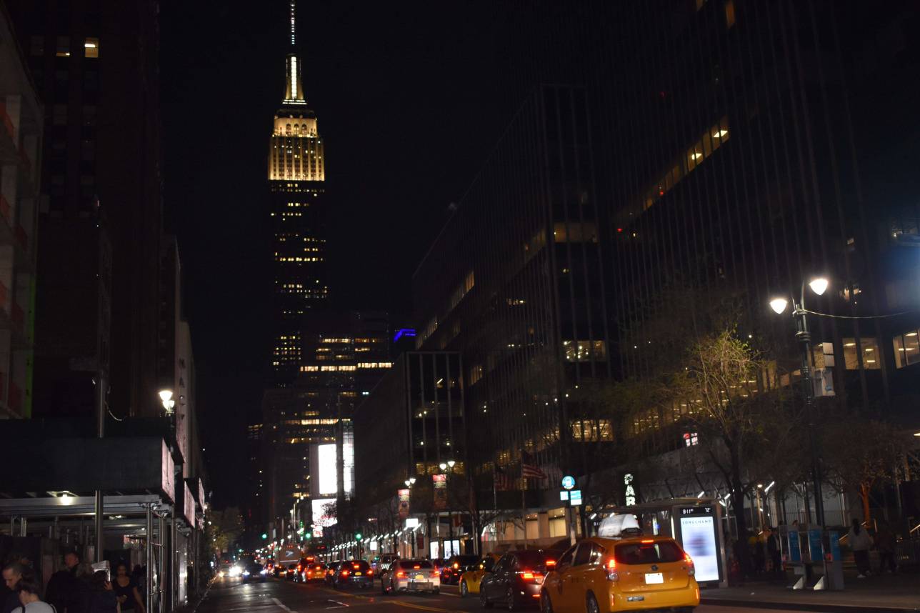 Empire State Building түнгі Нью-Йорк көркіне айналады