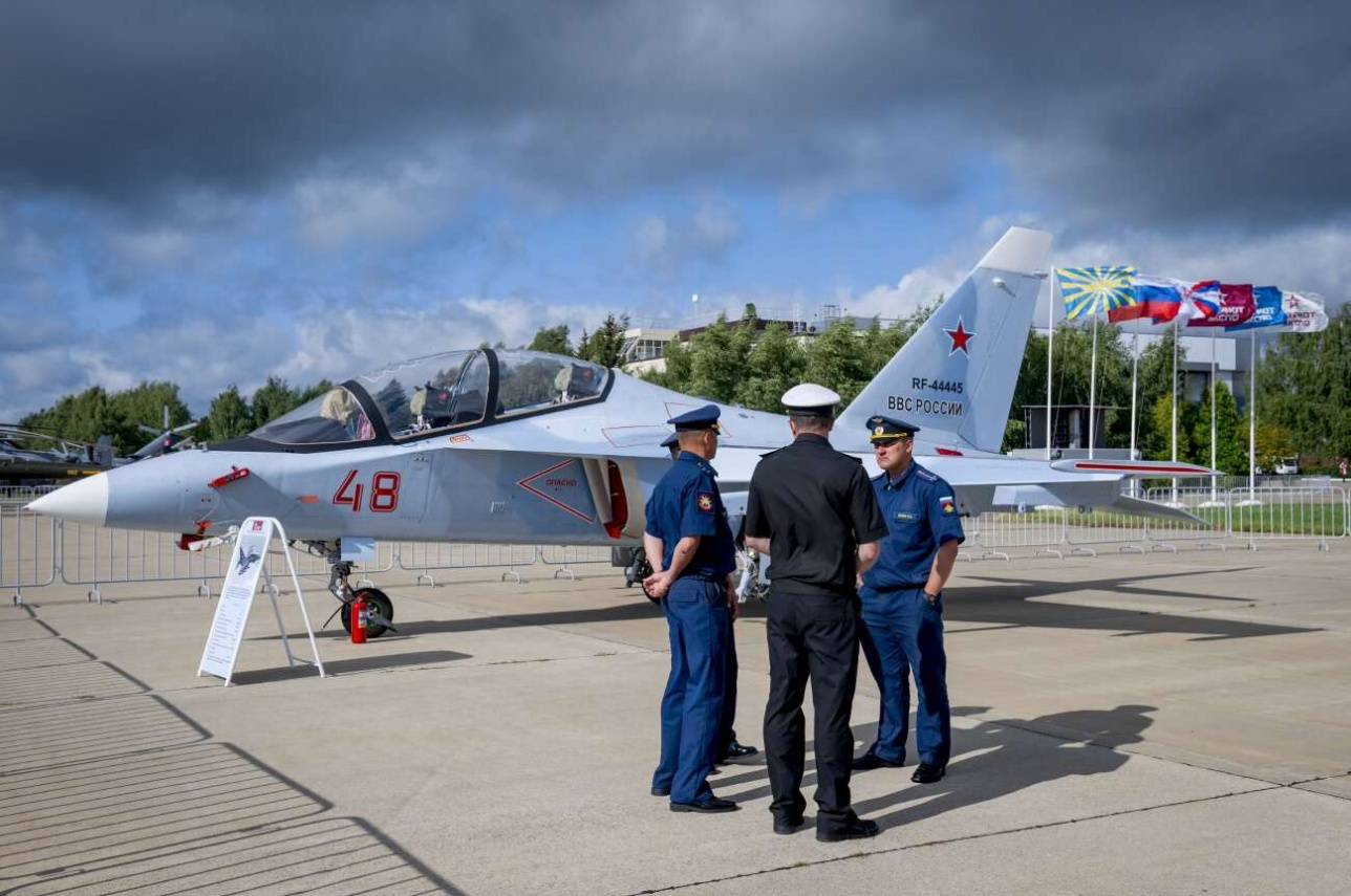 Учебно-боевой самолет Як-130