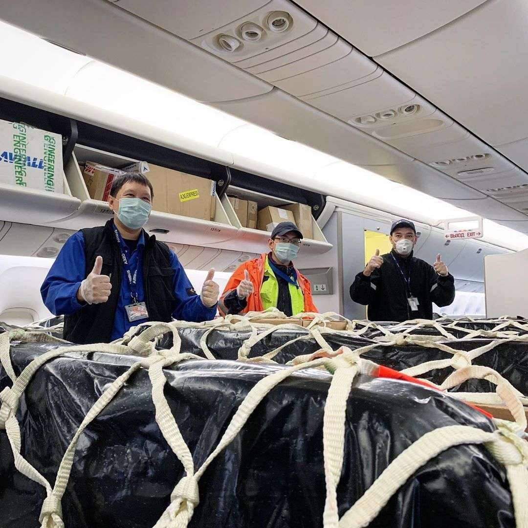 Грузы перевозят в пассажирских салонах