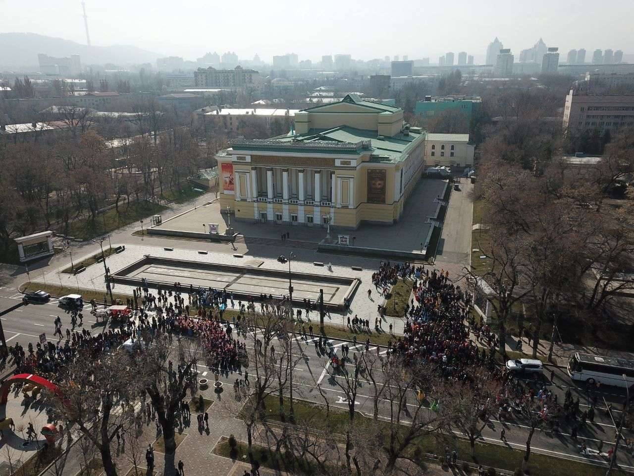 Закончилось шествие возле ГАТОБа