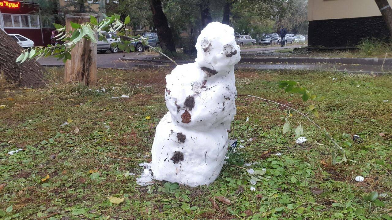 Снеговик в Усть-Каменогорске