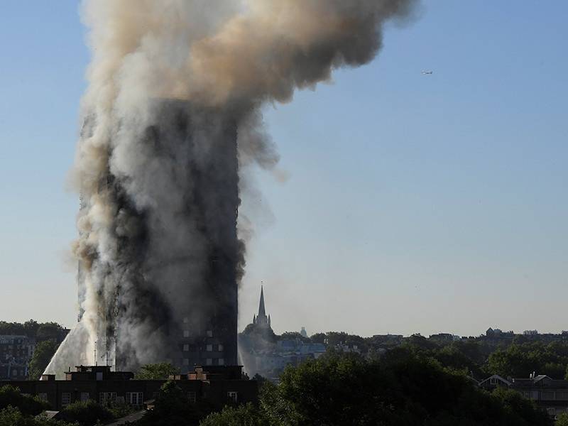 На западе Лондона пожар произошёл в 24-этажном жилом многоквартирном доме