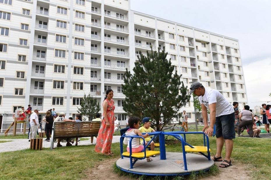 Почти 170 очередников в Алматы получили квартиры в Атлетической деревне