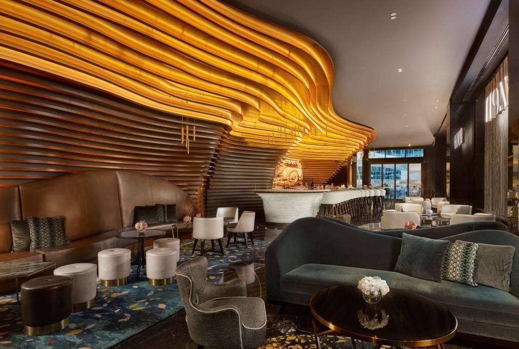 В лобби отеля The Ritz-Carlton