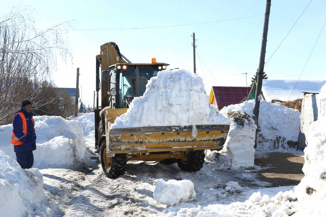 Только в Уральске на полигон вывезли 1 млн кубометров снега