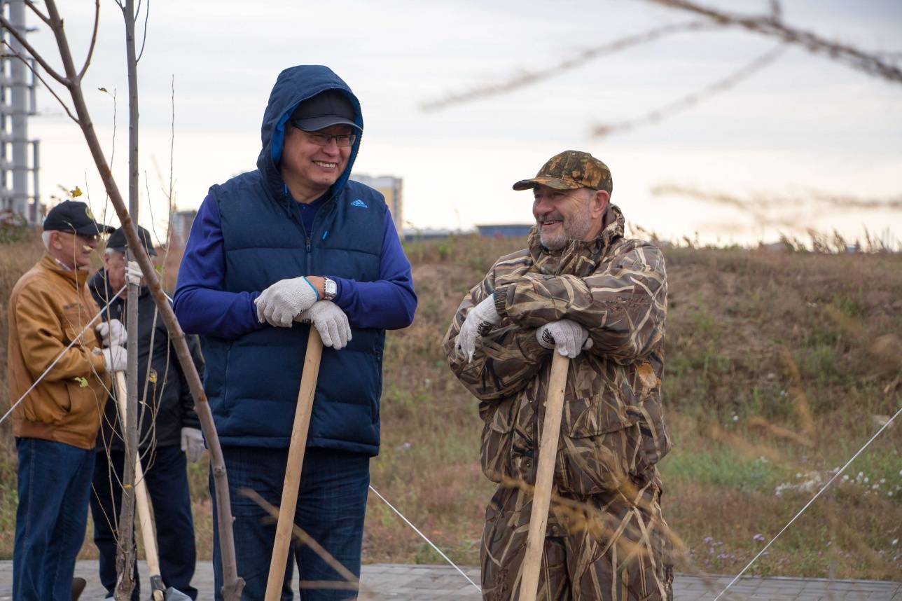 Павел Казанцев справа