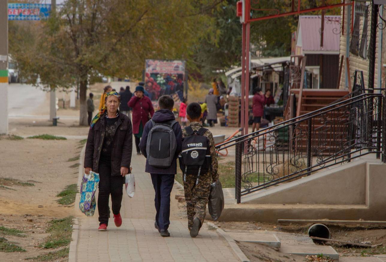 Сейчас в Алге меньше 25% человек являются местными жителями, остальные – приезжие из близлежащих сел.