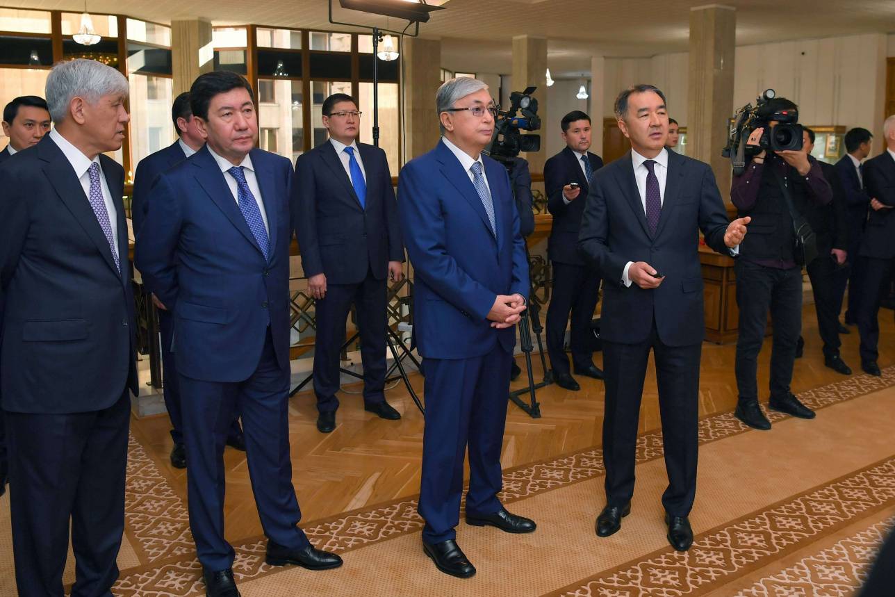 Касым-Жомарту Токаеву показали проект стратегии развития Алматы 