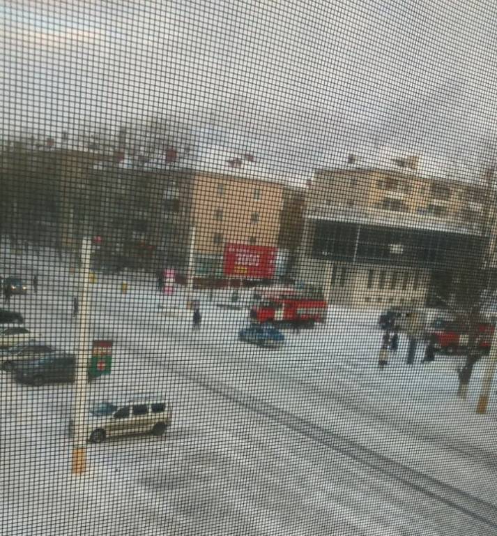 На место выехали полицейские и скорая помощь