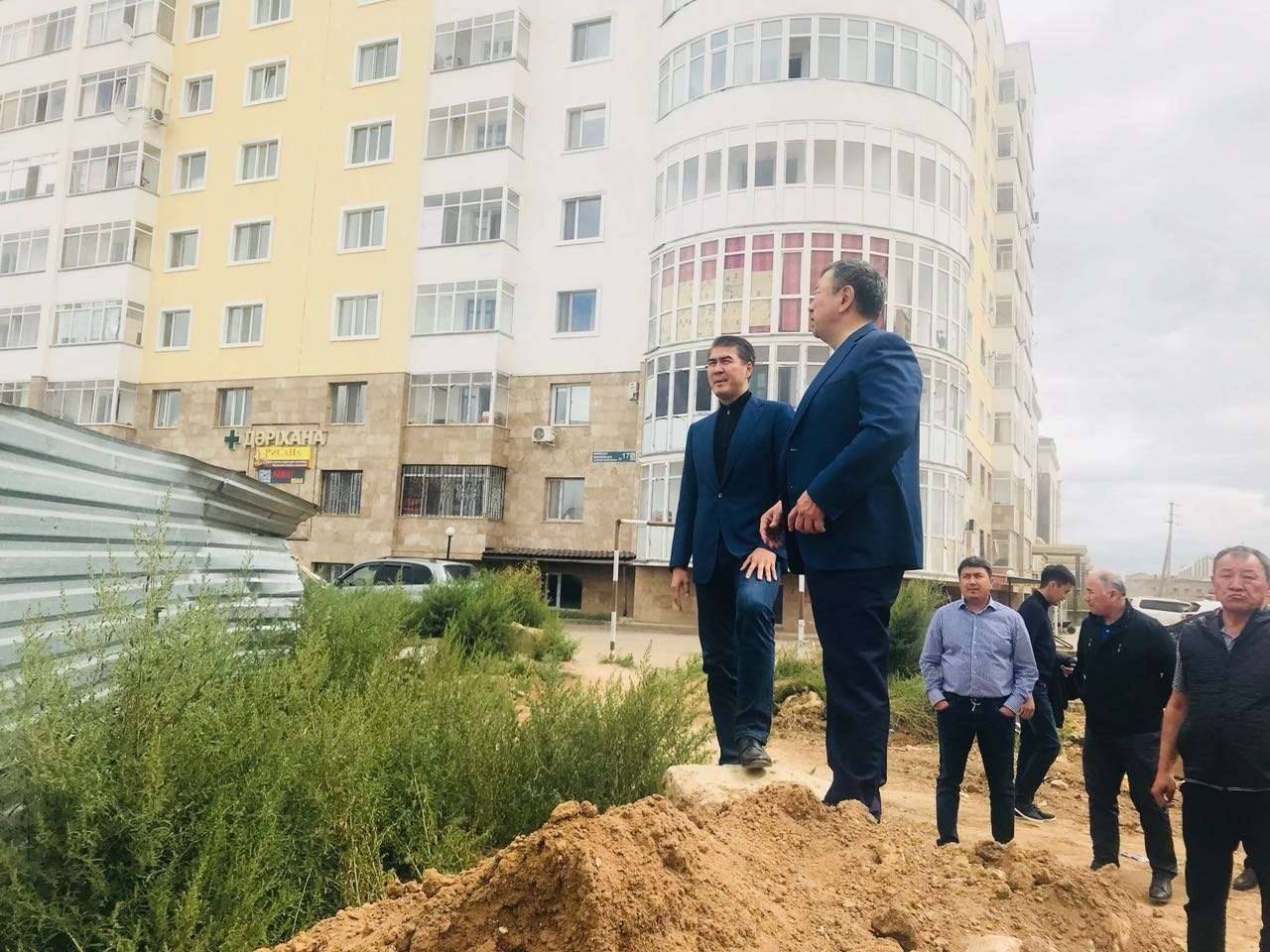 Асет Исекешев проинспектировал обустройство подъездных дорог к школам