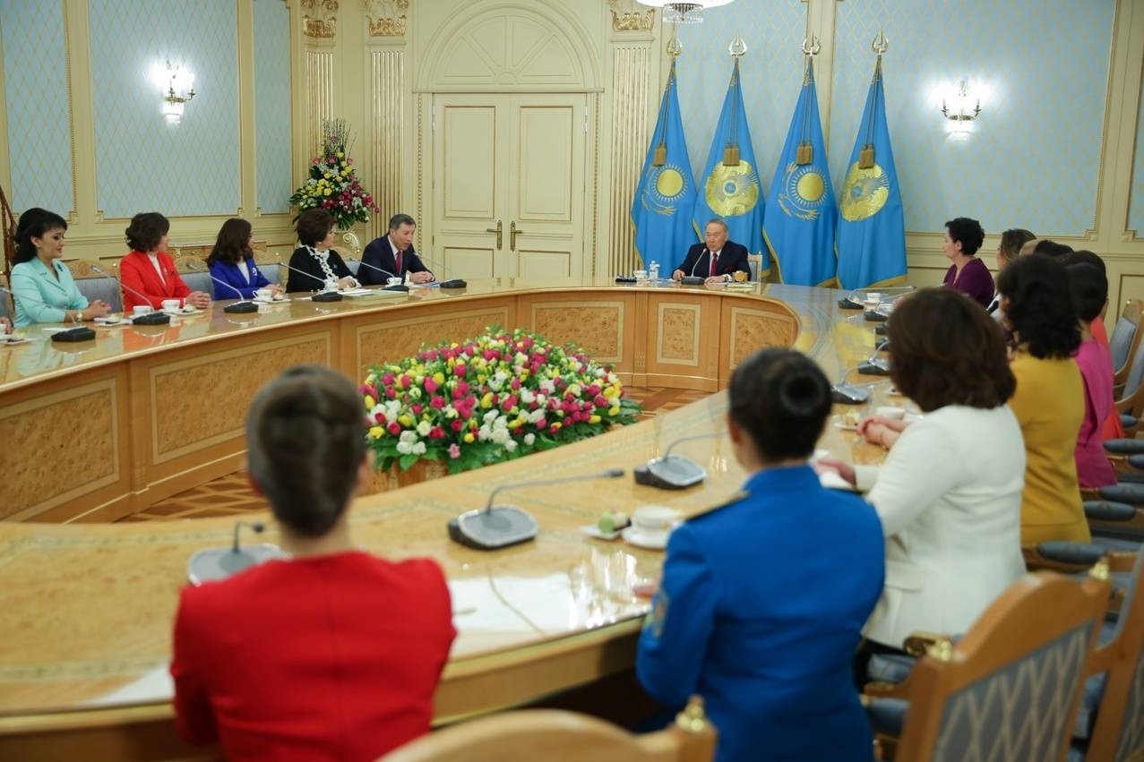 Нурсултан Назарбаев и женщины
