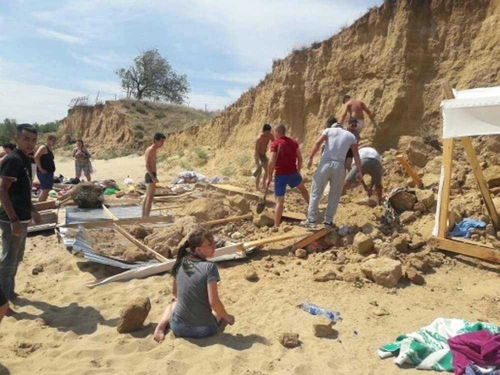 Обрушение грунта на частном пляже в г. Актобе