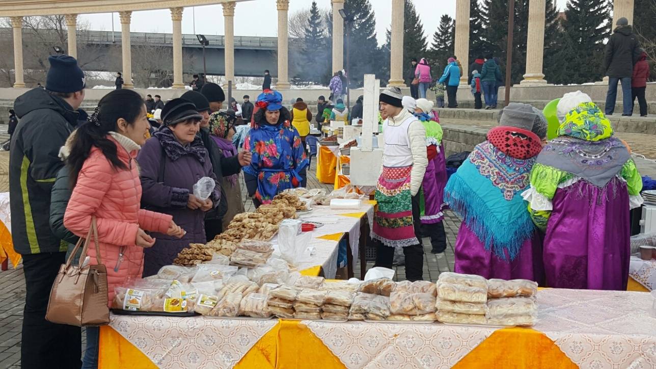 Главное угощение на празднике - блины