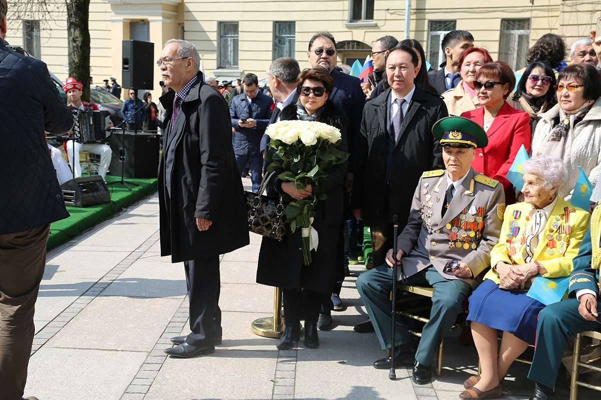 Роза Рымбаева на церемонии открытия 