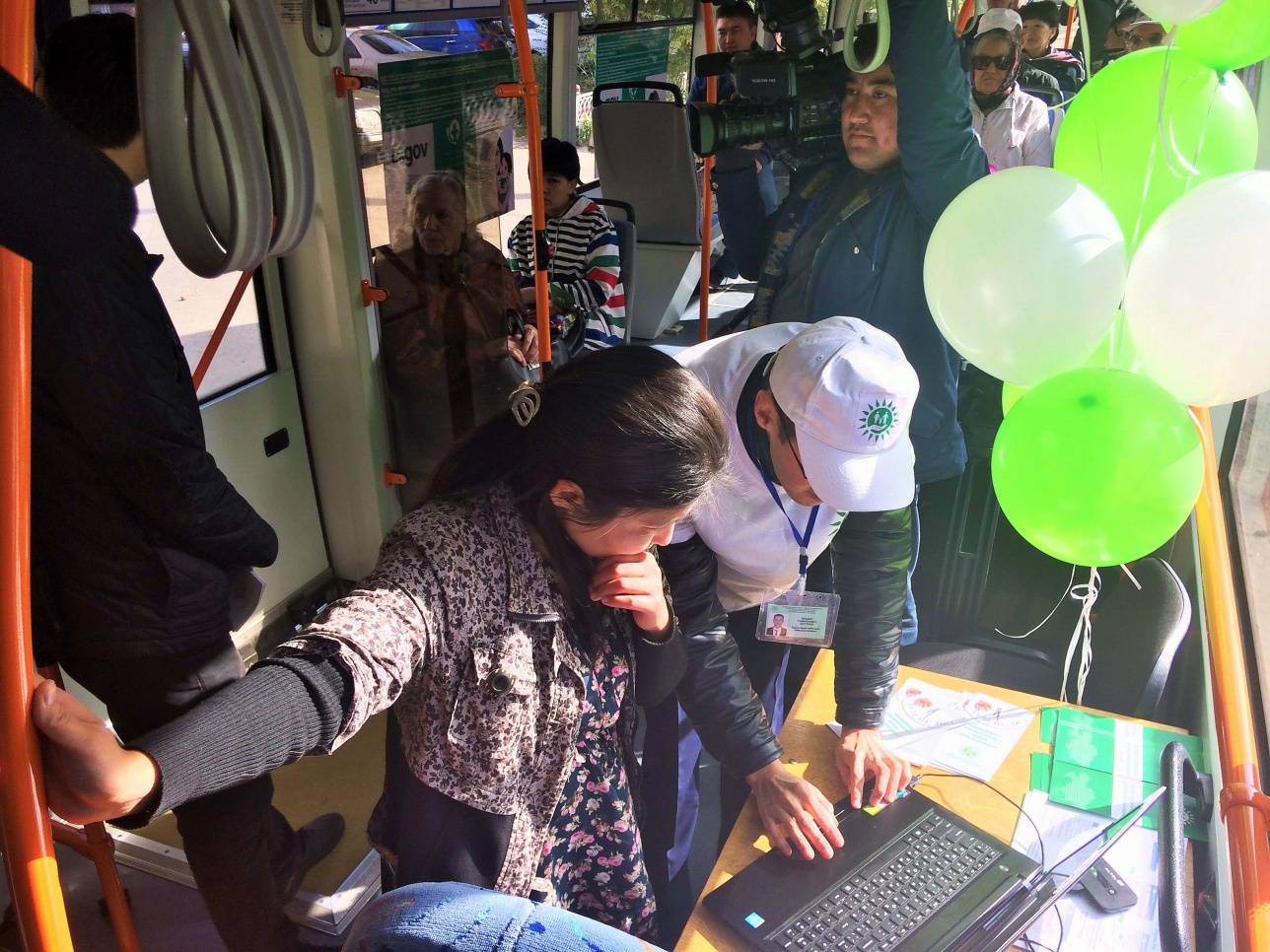 Павлодарцы в течение дня могут пользоваться услугами мобильного ЦОНа