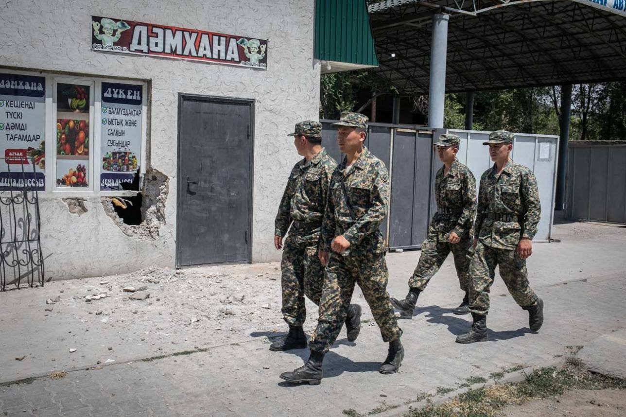 Военный патруль в Арысе