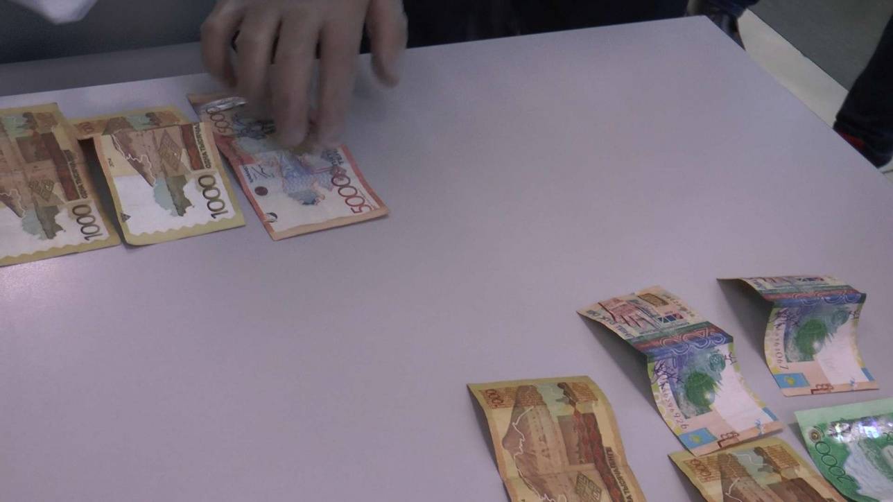 Получение услуг ускорялось по таксе - от 5 до 15 тысяч тенге