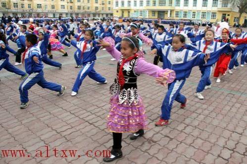 Алтайдағы қазақ мектептері қаражорға биінің негізінде жасаған гимнастиканы пайдаланады.