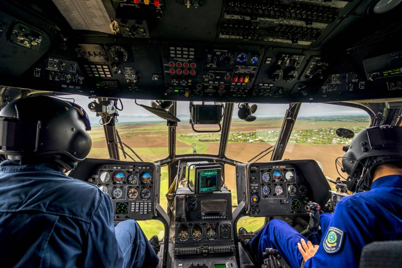 В пилотской кабине Ми-171Ш