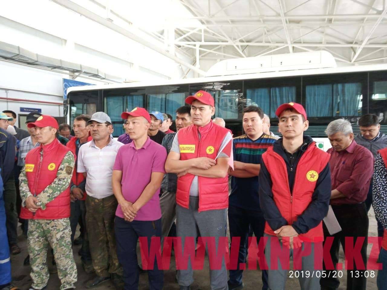 Штаб Ахметбекова встретился с сотрудниками автопарка в Кызылорде