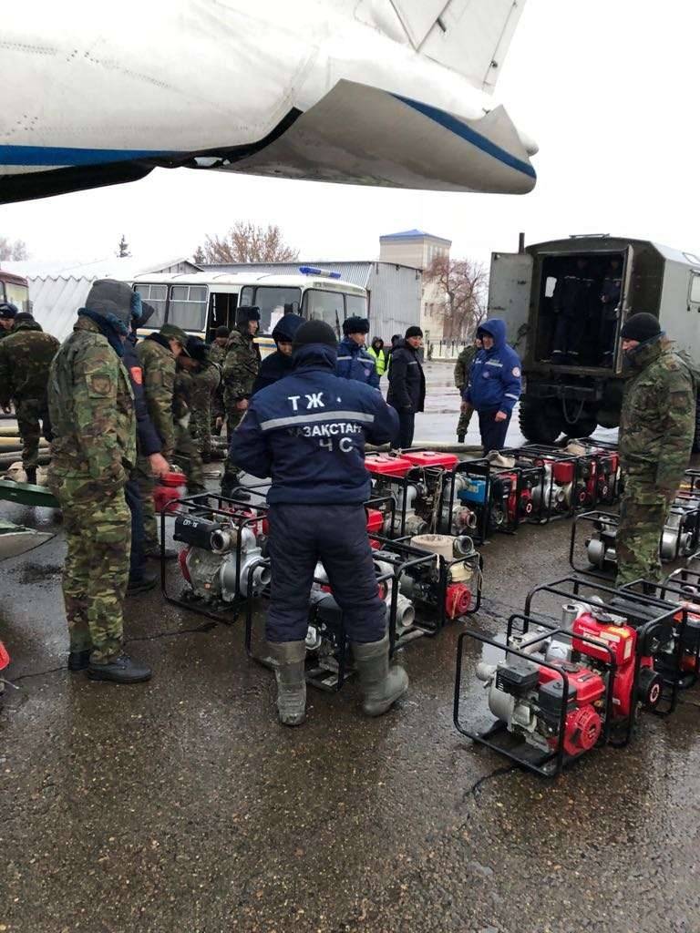 Спасателей из ЮКО вместе со снаряжением на место доставит самолёт Нацгвардии