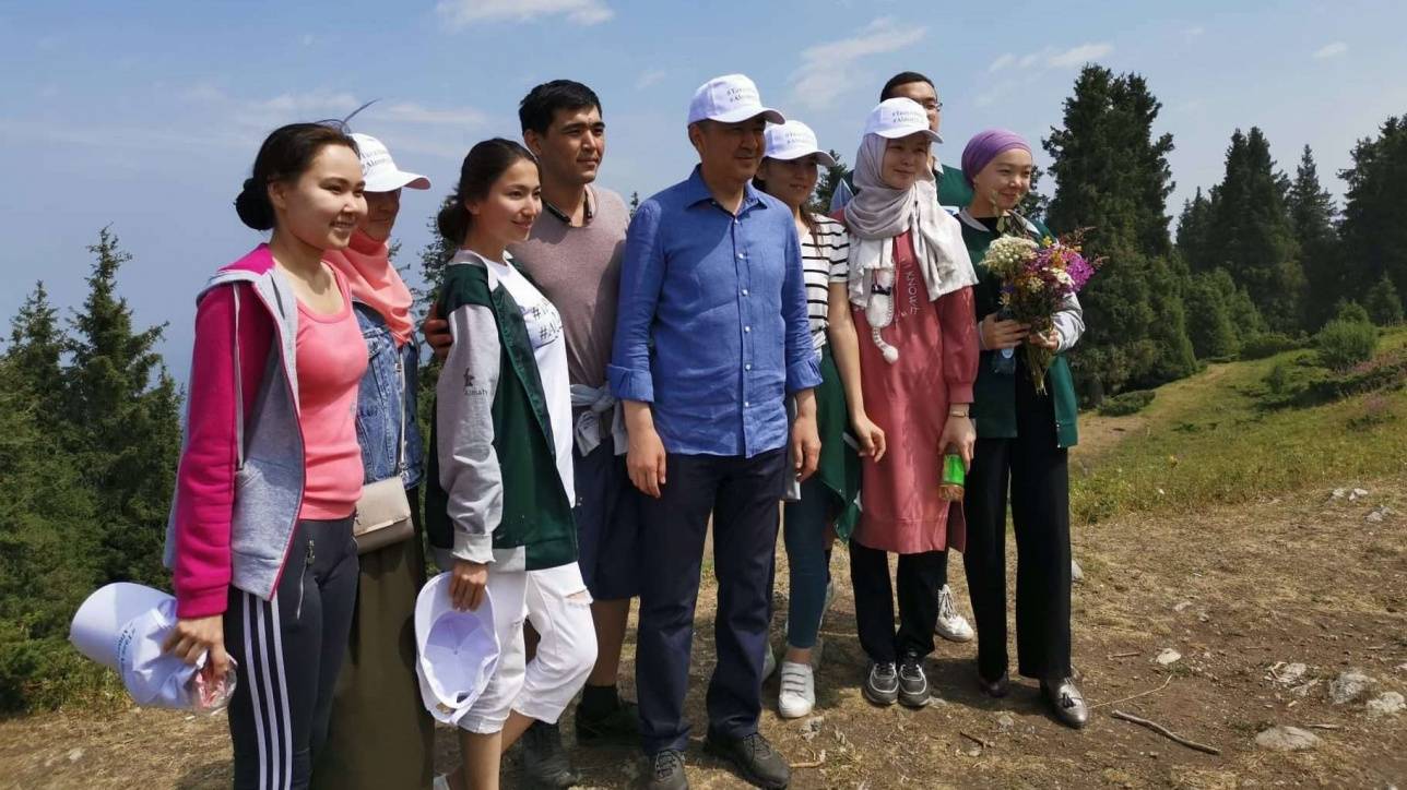 Бакытжан Сагинтаев среди алматинцев на Кок-Жайляу. 27 июля 2019 года