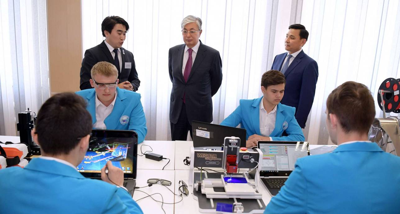 Касым-Жомарт Токаев встретился с преподавателями и студентами Уральского колледжа информационных технологий