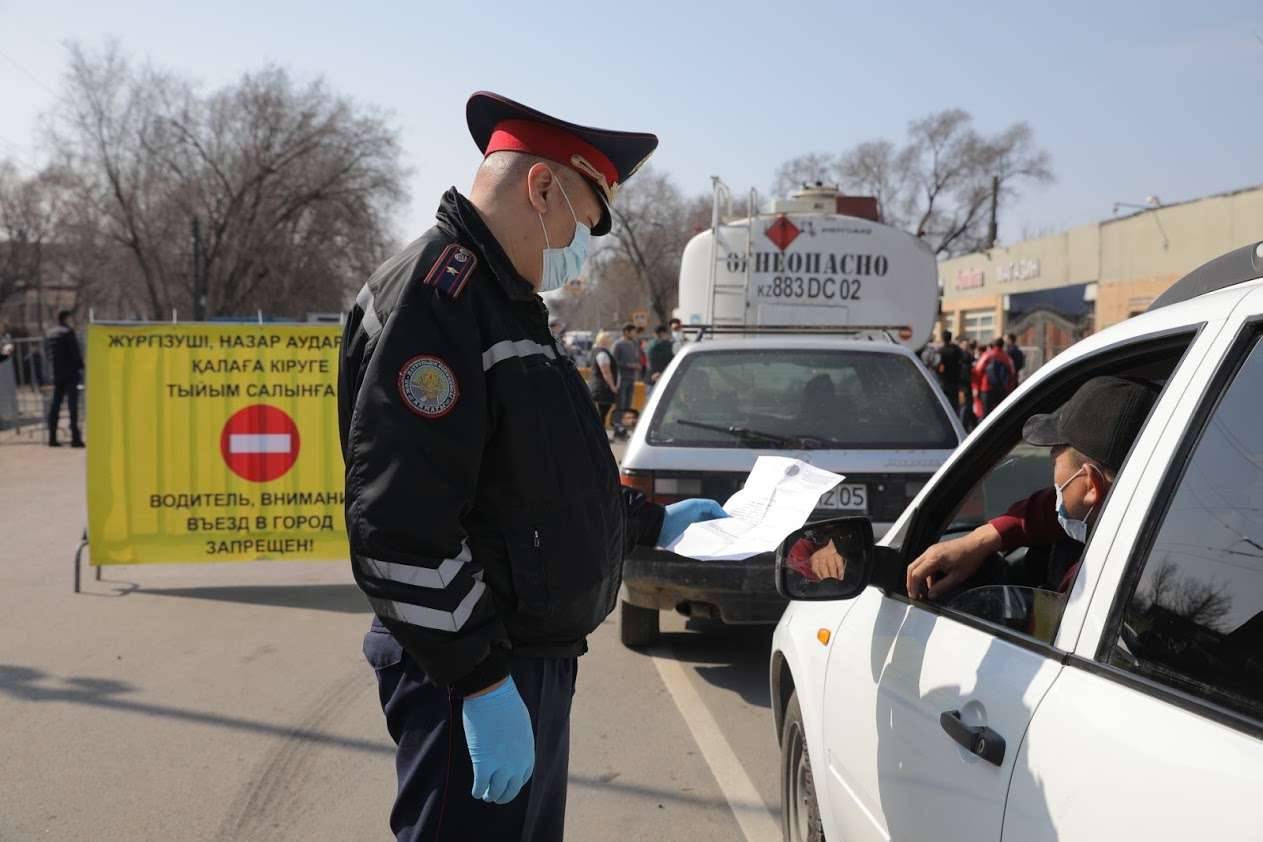 Полицейский на блокпосту