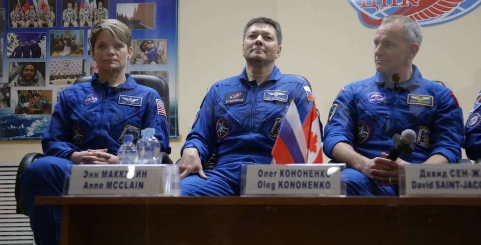 Космонавт Роскосмоса Олег Кононенко, астронавт Канадского космического агентства Давид Сен-Жак и NASA Энн Макклейн