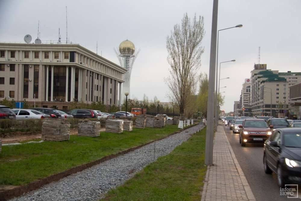 Строительство велодорожки на улице Достык, Астана