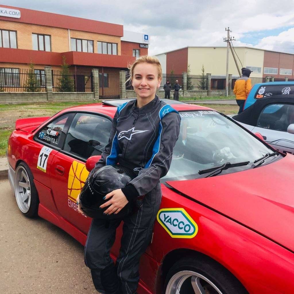 Среди участников единственная девушка