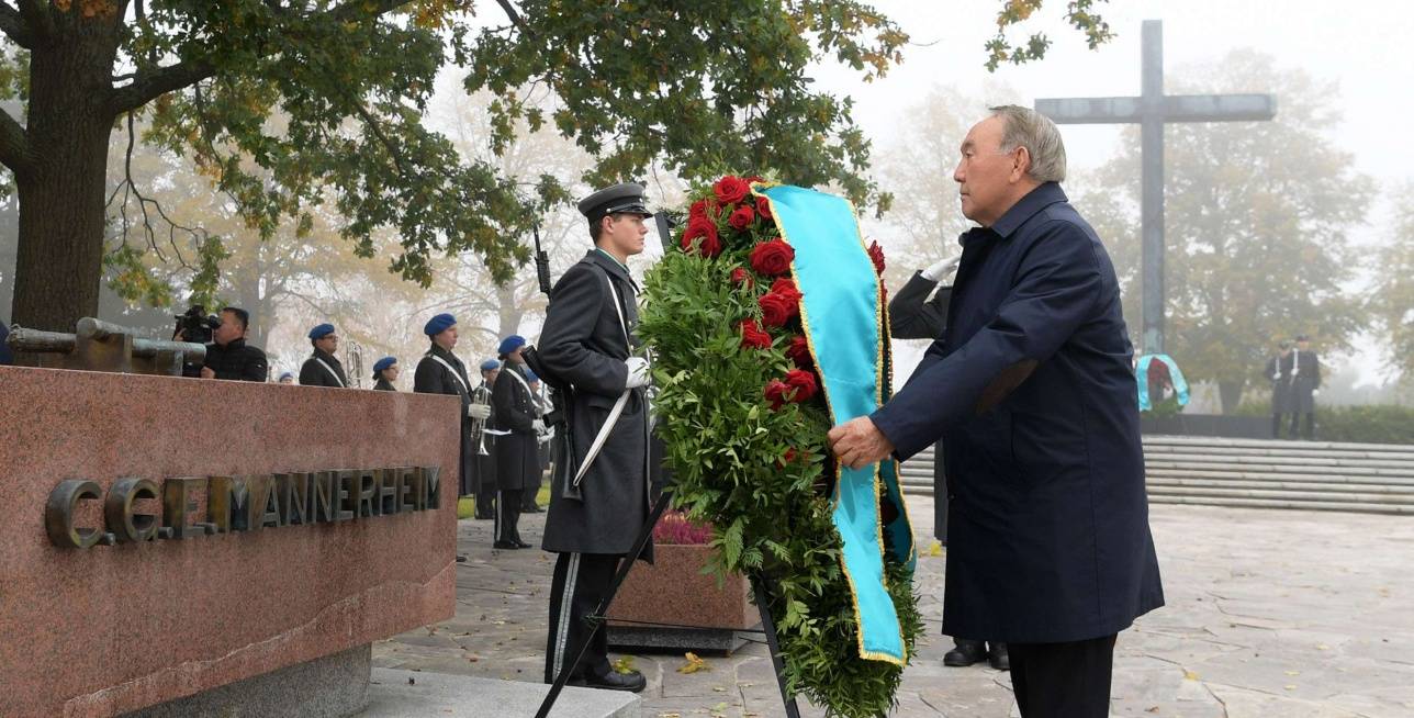 Церемония возложения цветов