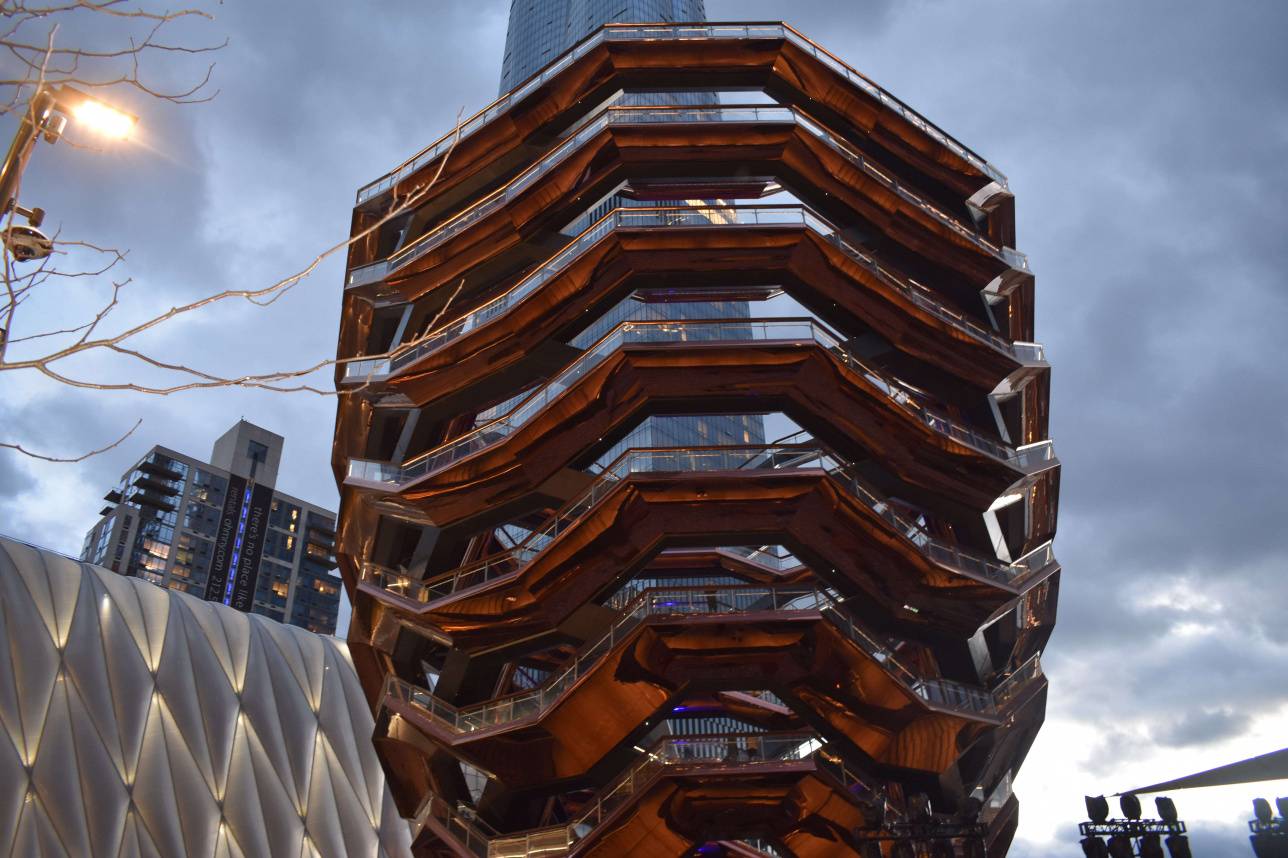 Бұл Нью-Йоркта жақында ашылған туристік орын. Нысан Hudson Yards Vessel деп аталады