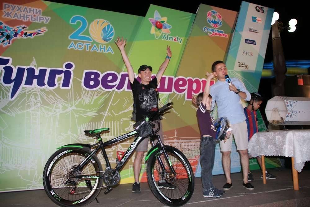 Один из велосипедов выиграл юный участник заезда