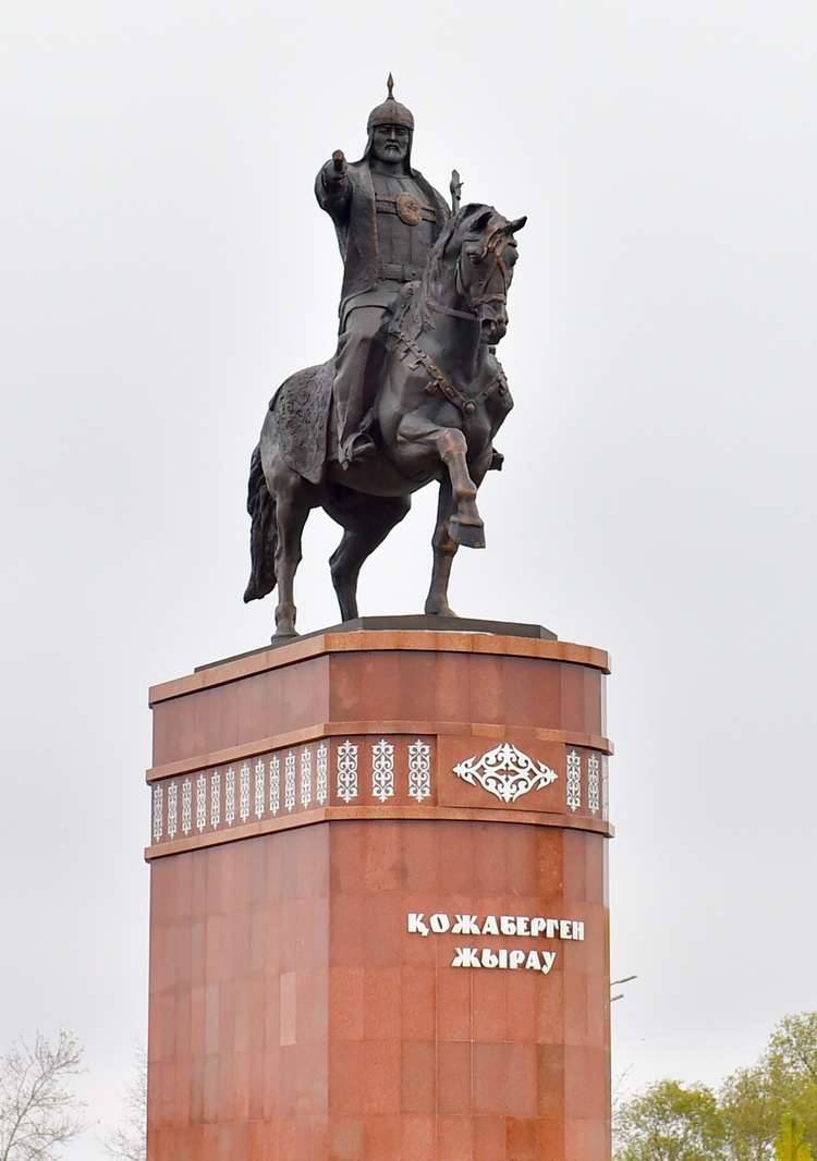 Памятник Кожабергену жырау в Петропавловске