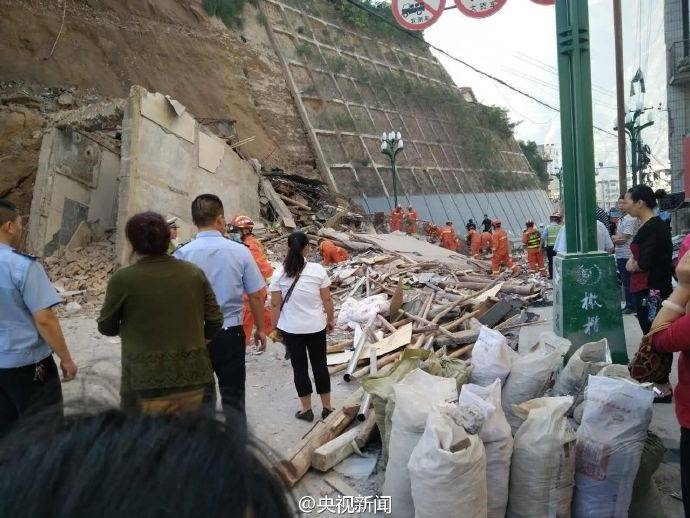 Два жилых дома обрушились в Китае