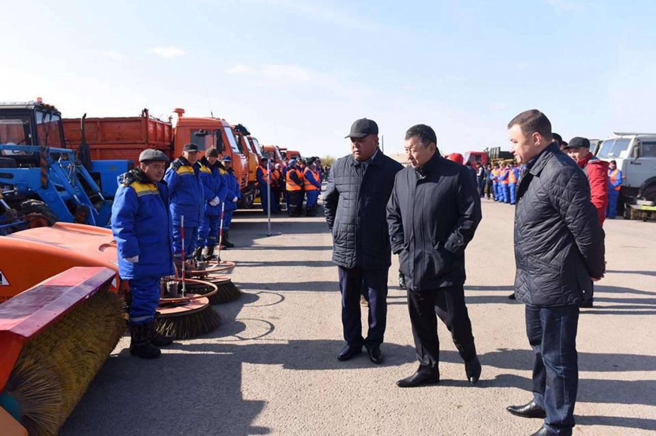 Риза Акчурин на фото крайний справа 