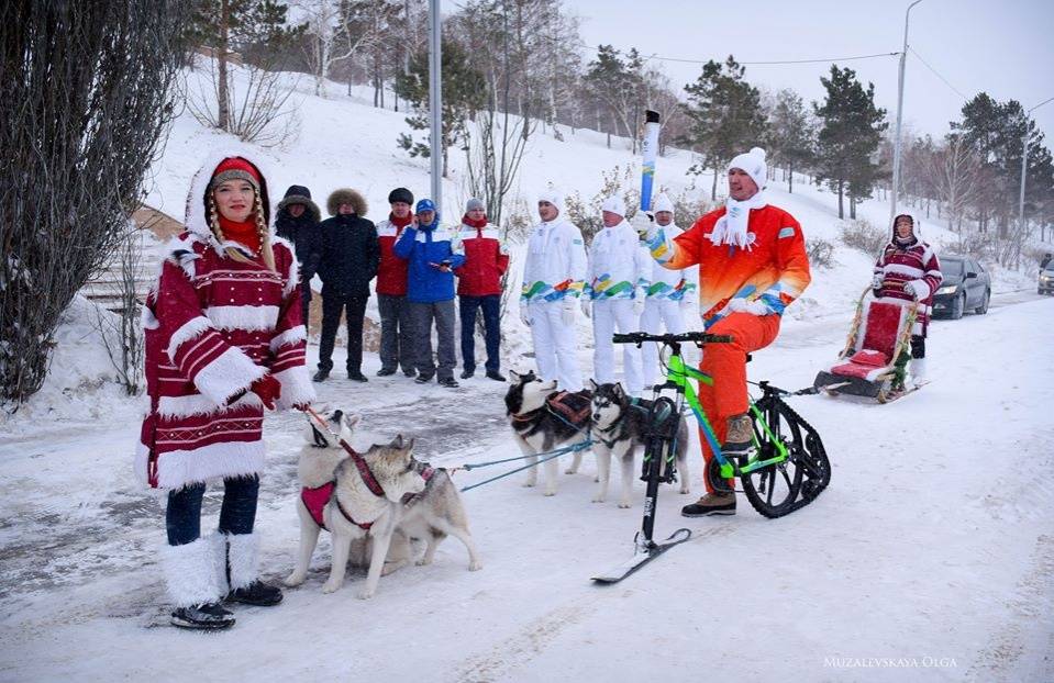 Собаки хаски приняли участие в эстафете Огня Универсиады