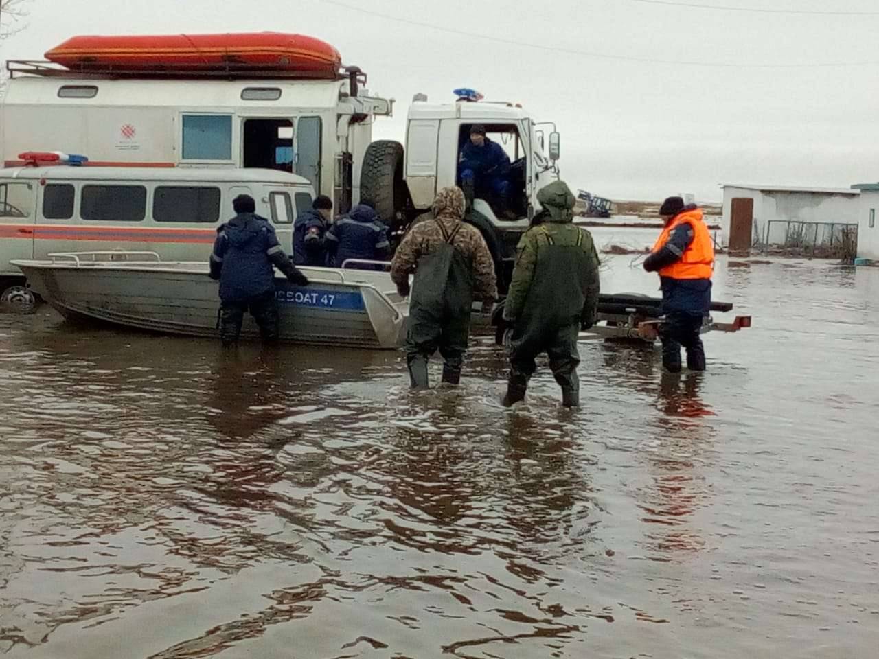 Спасатели в селе Кызылкой