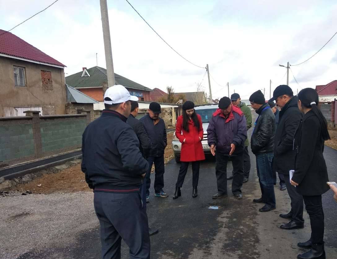 Качество асфальта проверили в микрорайоне Уркер