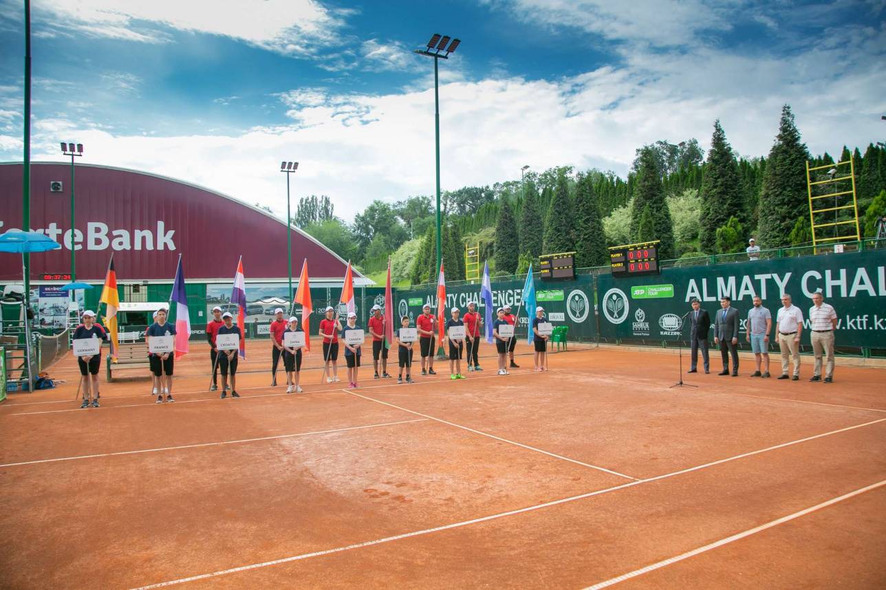 Церемония открытия турнира серии ATP Challenger в Алматы