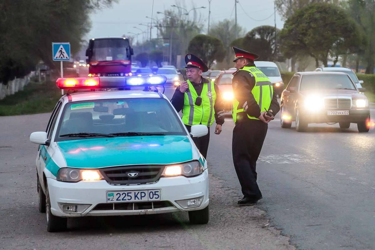 На месте военизированного блокпоста теперь через каждые полкилометра дежурят наряды полиции